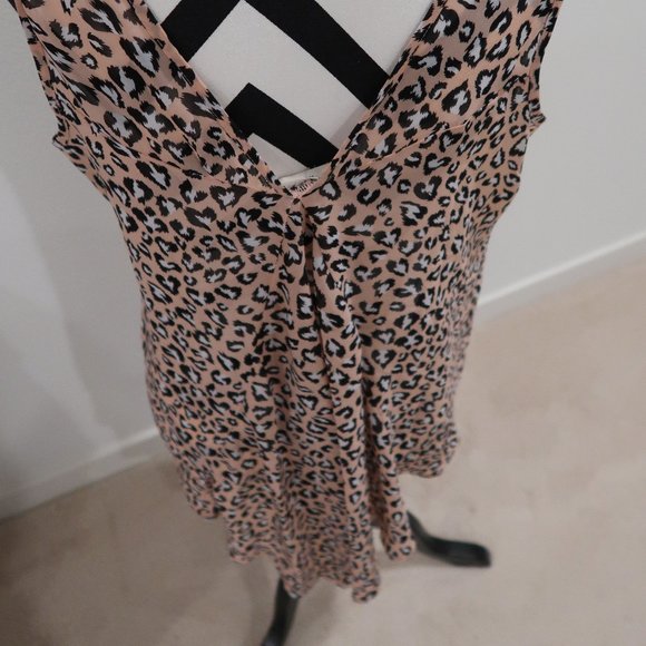 Sleeveless Top - Picture 6 of 6